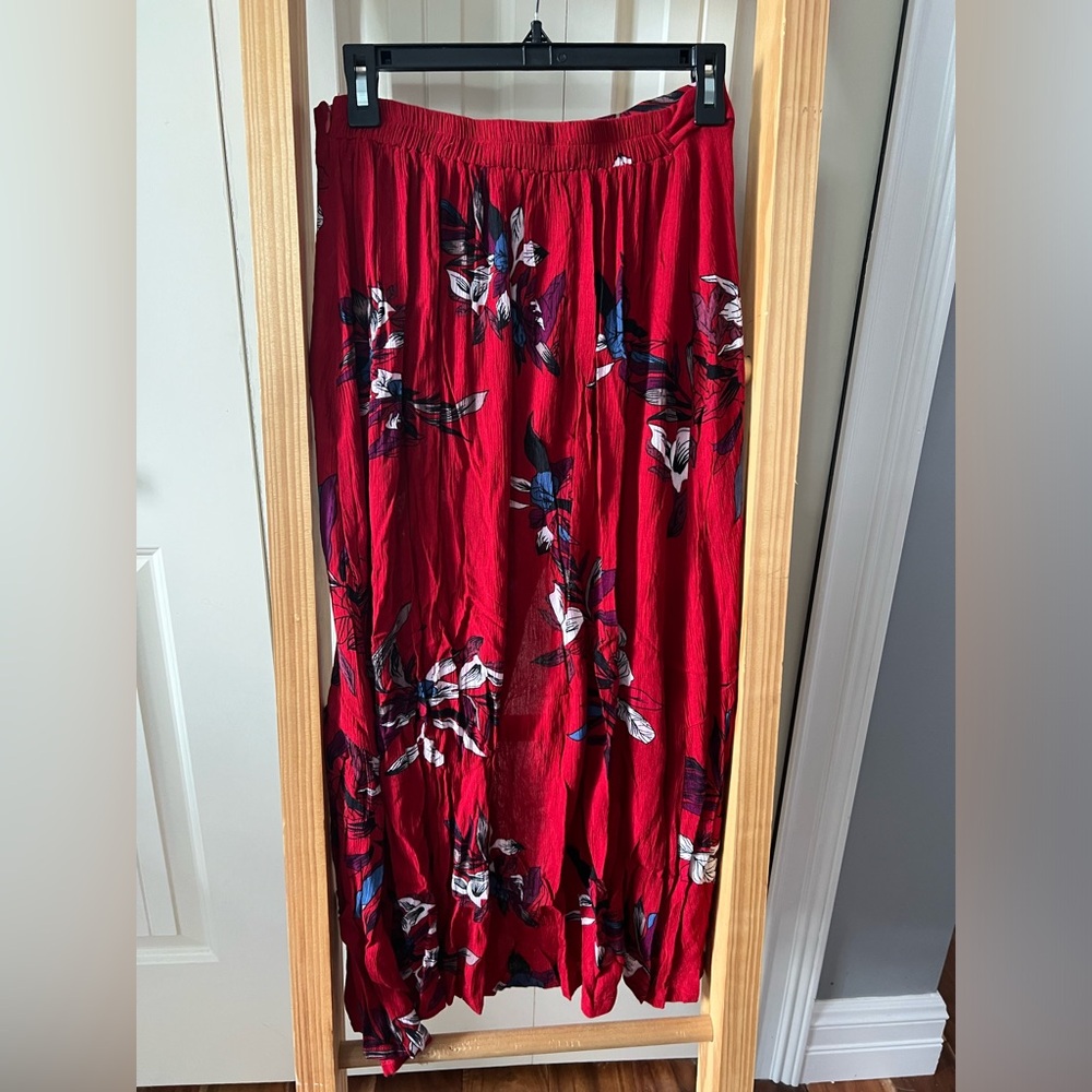Davi & Dani Red Floral Maxi Skirt Sz M